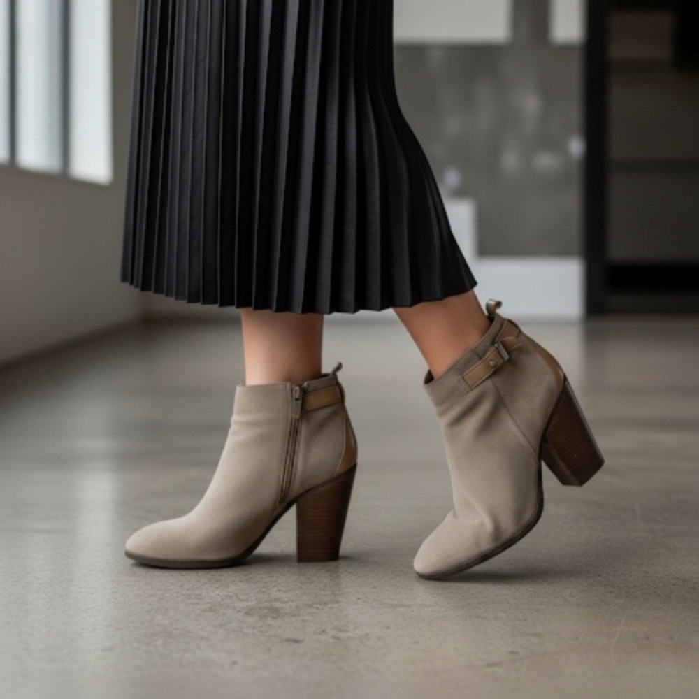 Coach Hewes Ankle Boots Size 8.5 Suede Tan